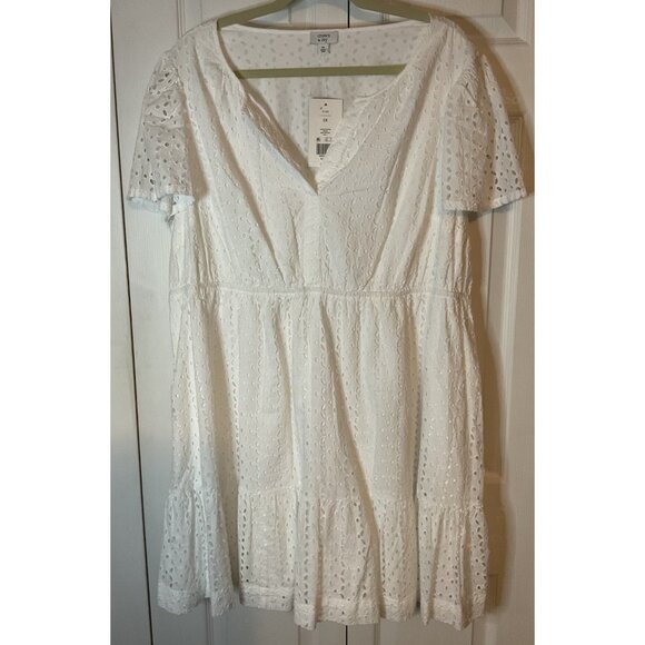 Crown & Ivy White Eyelet Dress Romantic Size 2X New $109 - Picture 1 of 4